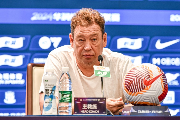 斯卢茨基:本赛季我们确实遇到前所未有的困境,眼下球队人员紧缺